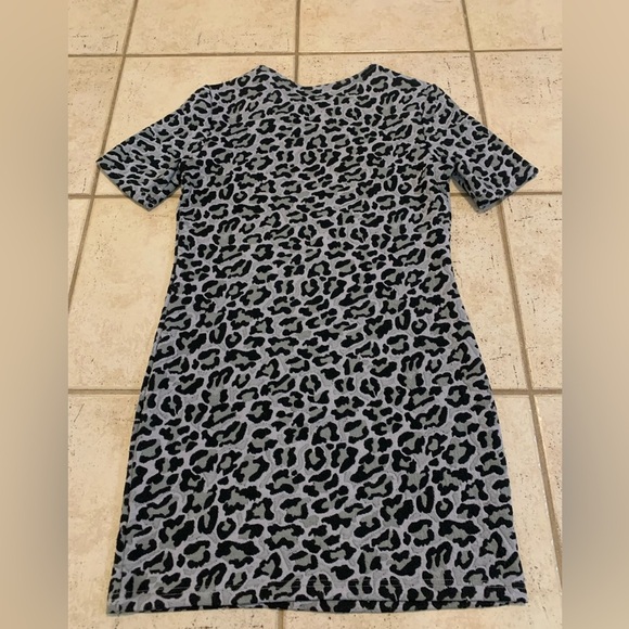 La Classe Couture Gray & Black Leopard Print Short Sleeve Mini Dress - Size M - Picture 6 of 8